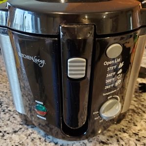 EUC Kitchen living 8 cup deep fryer